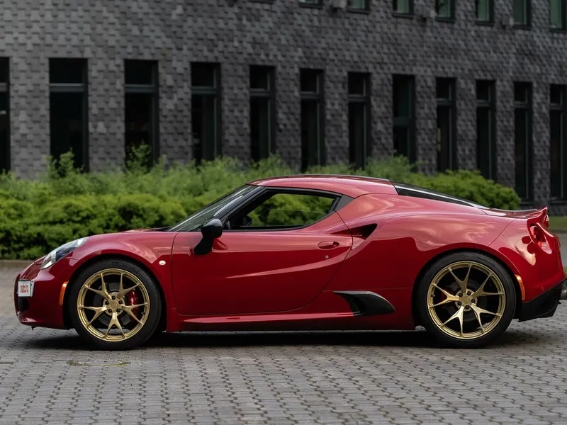 Xe alfa romeo 4c mang tính biểu tượng vượt thời gian