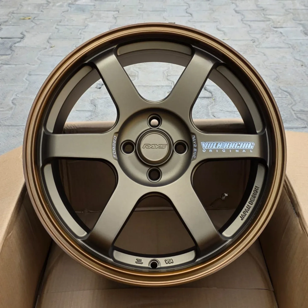 Toyota Supra độ mâm TE37 màu trắng nổi bật đậm chất xe thể thao