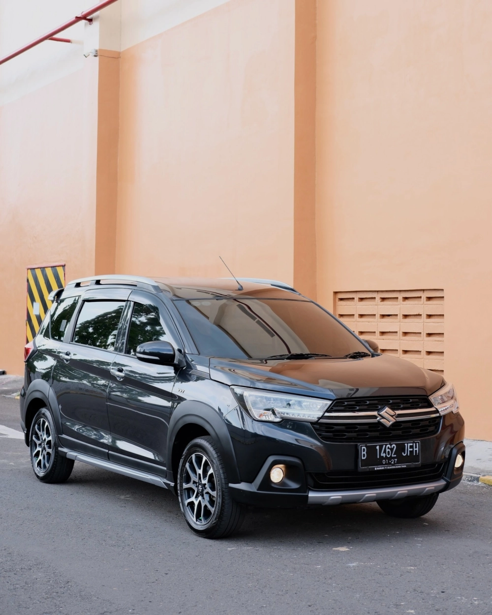 Suzuki XL7 màu xám độ mâm phay thiết kế xương cá rất tinh tế