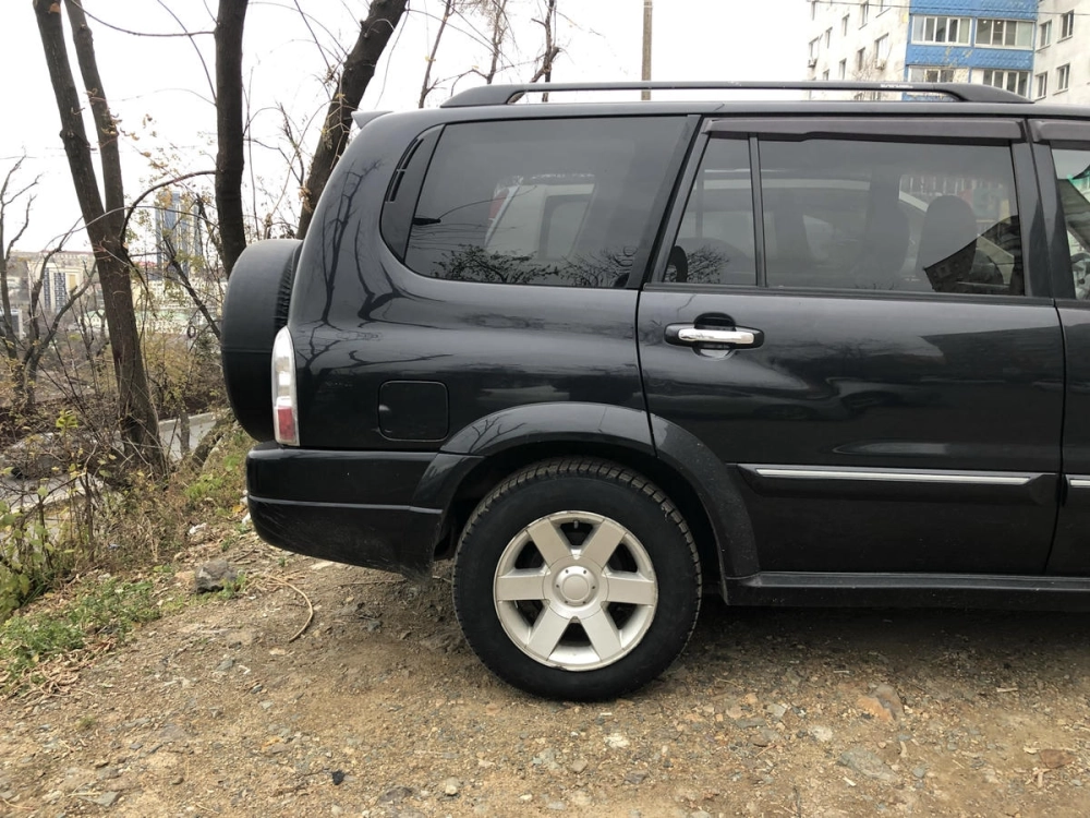 Ảnh Suzuki XL7 độ mâm 5 chấu bản lớn màu bạc cứng cáp mạnh mẽ