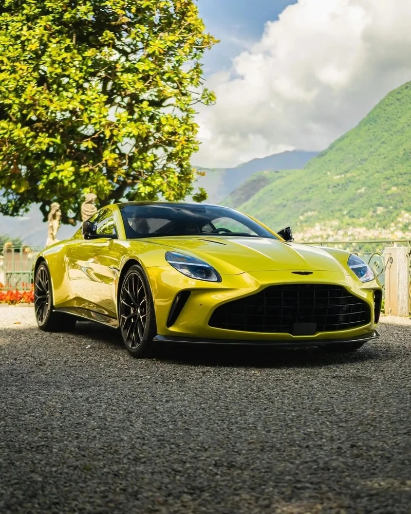 Xe thể thao tốc độ bứt phá Aston Martin Vantage thể thao