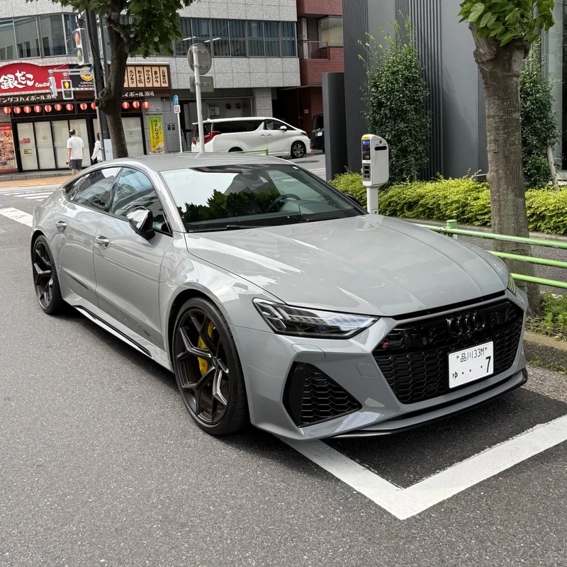 Thể hiện cá tính mạnh mẽ audi rs cá tính