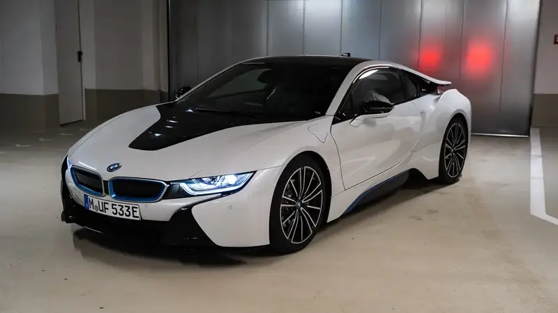 Xe điện bmw i8 cân bằng sức mạnh và xanh