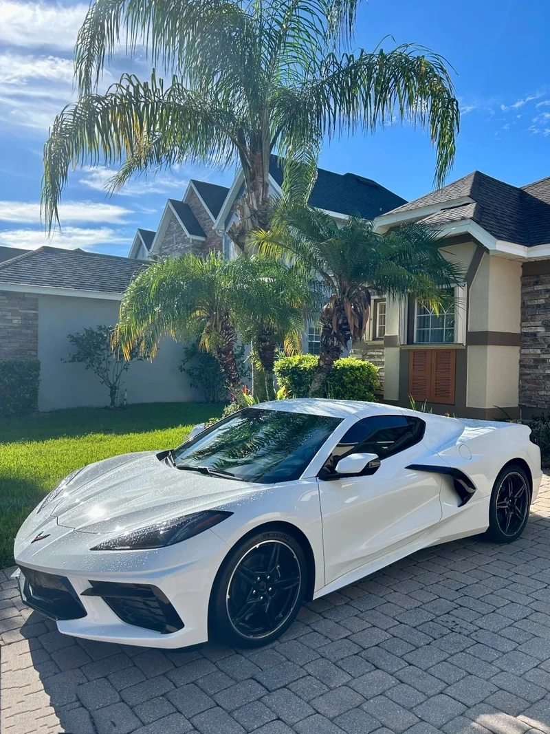 Chiếc xe cổ điển đẳng cấp chevrolet corvette cổ điển