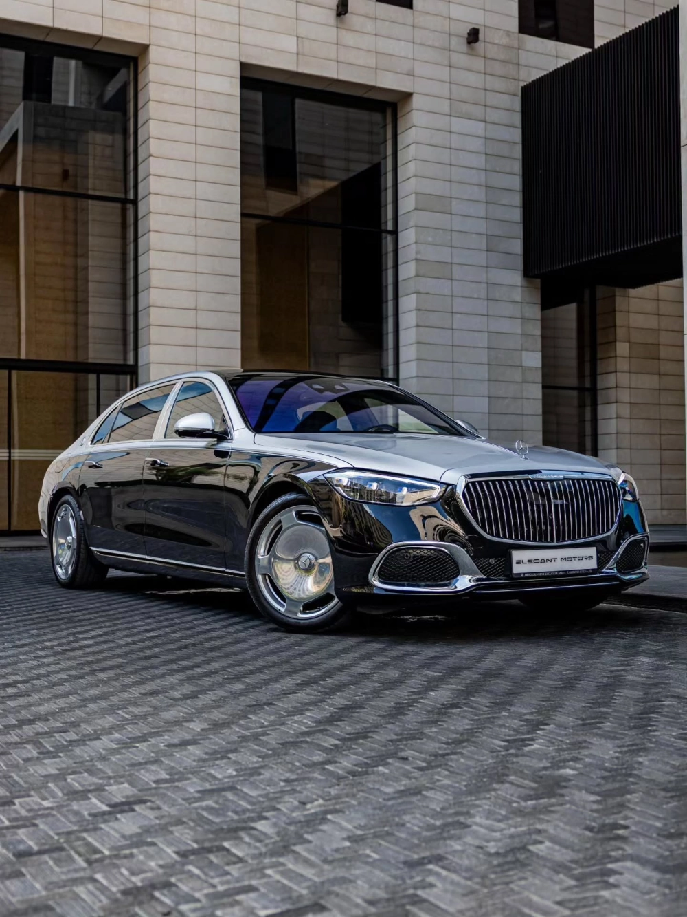 Xe sang hai màu độ mâm Maybach đĩa tròn chrome bóng loáng