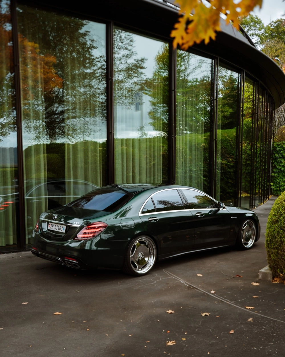 Xe sang màu xanh rêu độ mâm Maybach mạ chrome sáng bóng