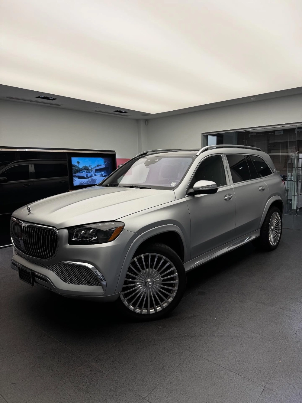 Hình ảnh độ mâm Maybach bản lớn thiết kế khối vững chãi độc đáo