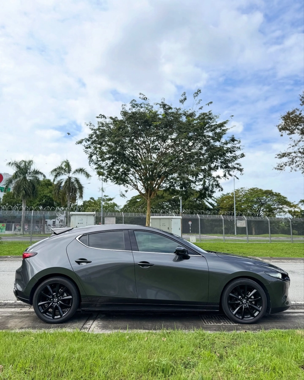 Độ mâm xe Mazda 3 sơn đen bóng 5 chấu kép thể thao khỏe khoắn