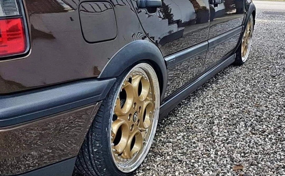 Xe cổ điển độ mâm xe ô tô kiểu lưới vàng viền sáng bóng cực đẹp