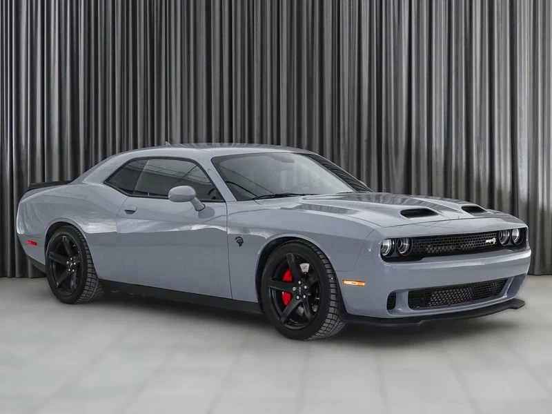 Khám phá sức mạnh Dodge Challenger Hellcat