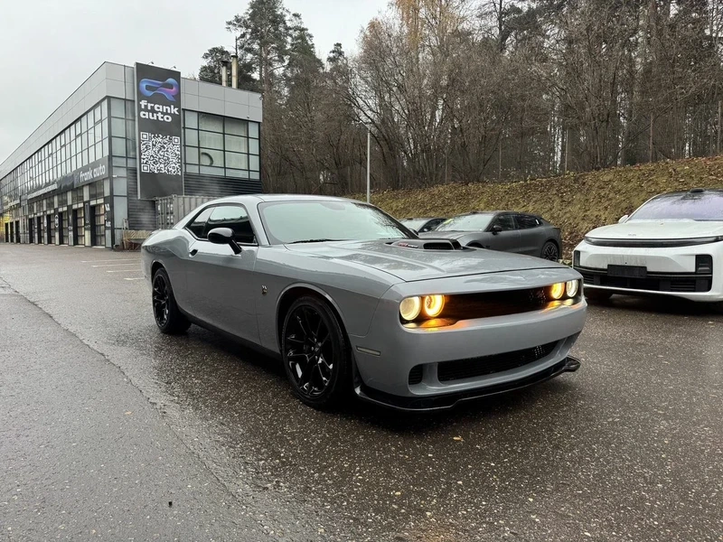 Phong cách 2 cửa hoàn hảo Dodge Challenger 2 cửa