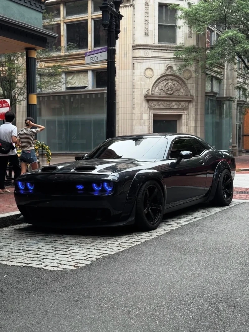 Thiết kế hầm hố mạnh mẽ Dodge Challenger thiết kế hầm hố