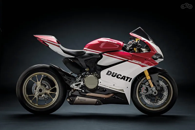 Góc nhìn mạnh mẽ Ducati V4S