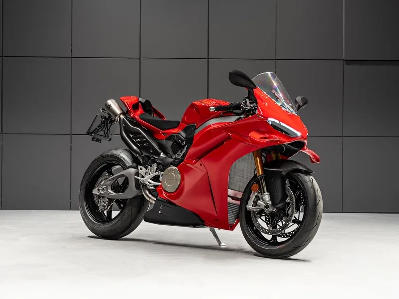 Âm thanh pô Akrapovic Ducati V4