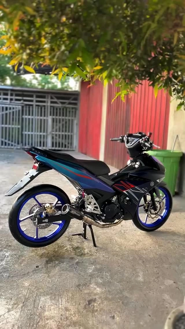 Exciter 150 độ mâm 5 cây màu đen thiết kế nan mỏng nhẹ thể thao