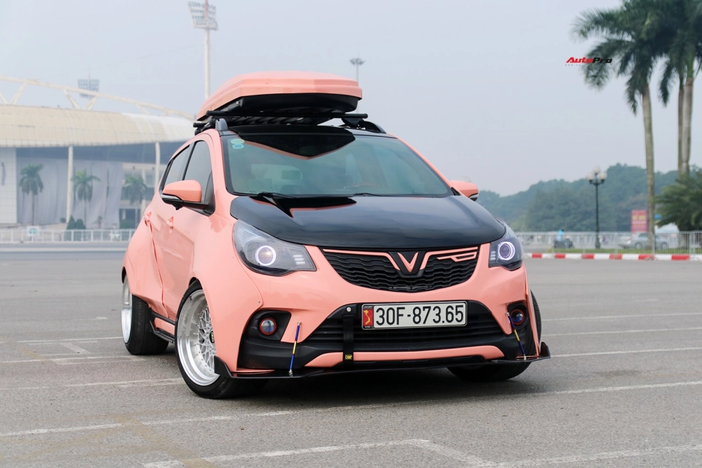 Ảnh Fadil độ mâm BBS lưới màu bạc xe màu hồng độ widebody đẹp