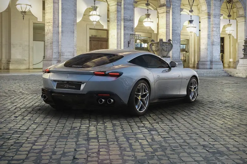 Ferrari Roma tỏa sáng vẻ đẹp thời thượng