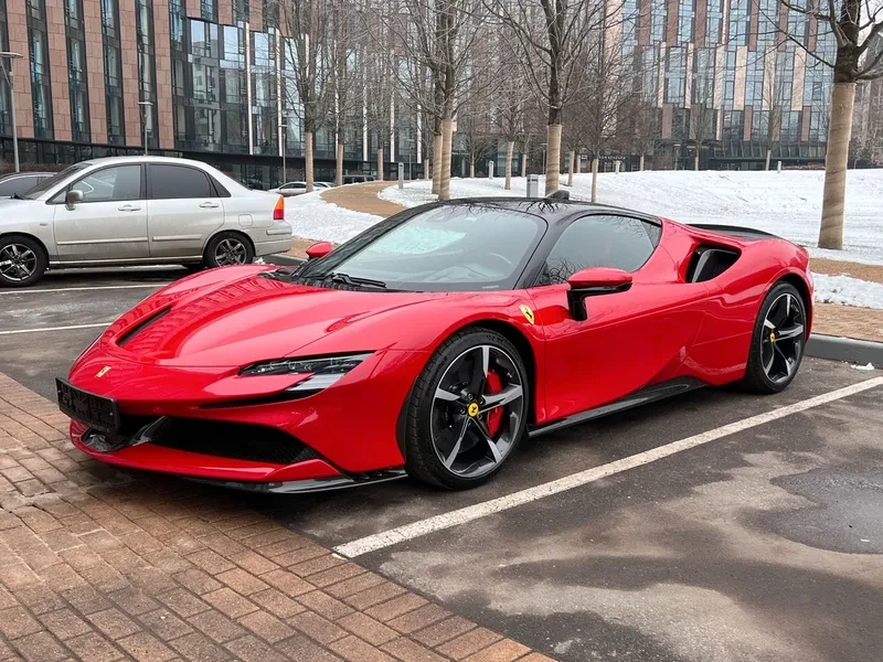 Khám phá xe ferrari sf90 stradale mạnh mẽ trên phố