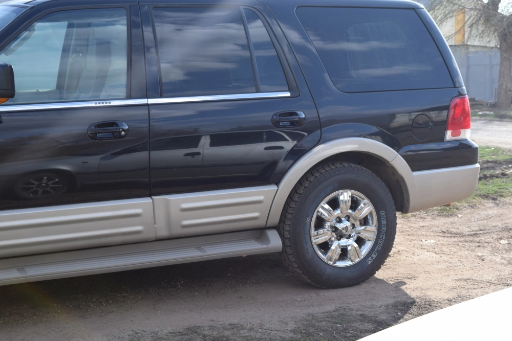 Ford Everest độ mâm mạ Chrome sáng bóng phong cách Mỹ cổ điển