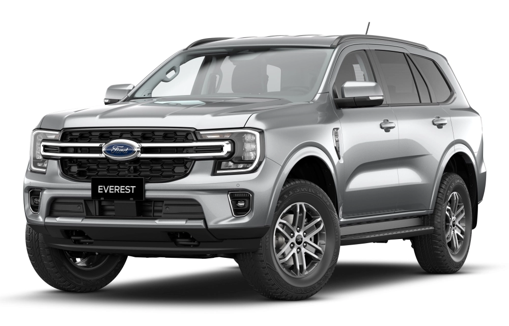 Xe Ford Everest độ mâm hợp kim đa chấu màu bạc rất sang trọng