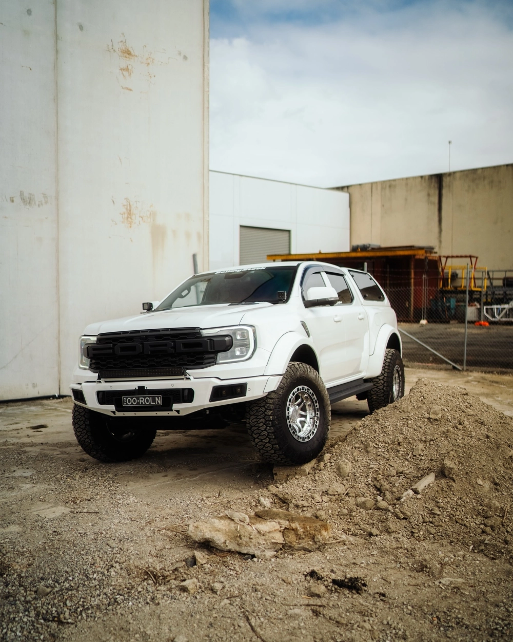 Ford Ranger độ mâm Method Beadlock màu đen chuyên offroad cứng cáp