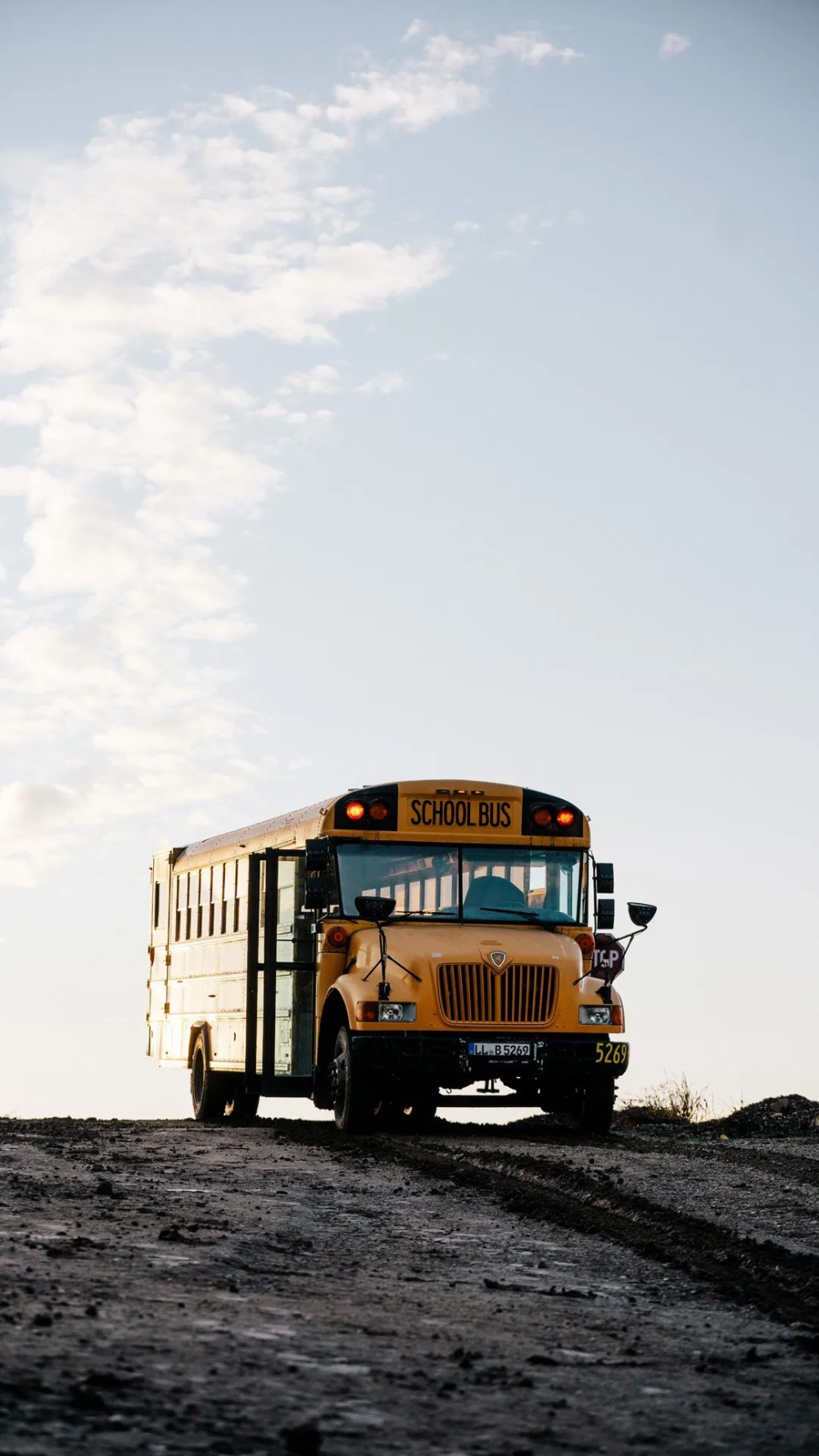 Trải nghiệm hình nền xe bus sắc nét sống động