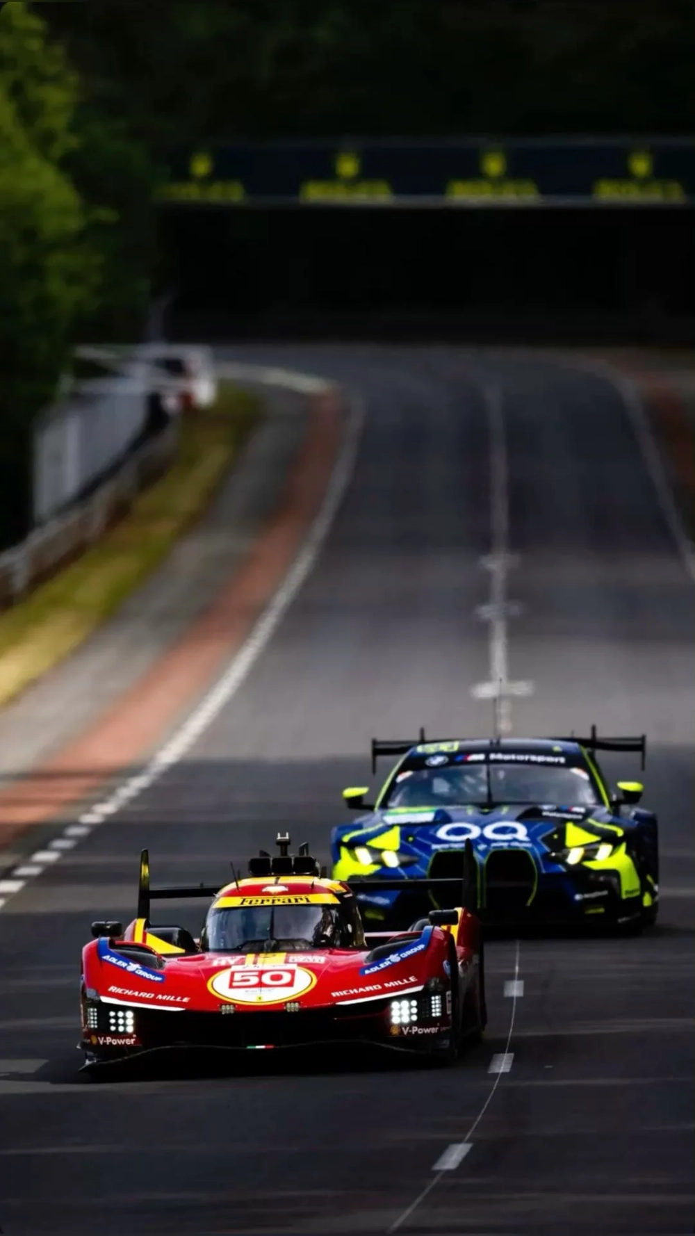 Thể hiện đẳng cấp cùng hình nền xe đua chuyên nghiệp