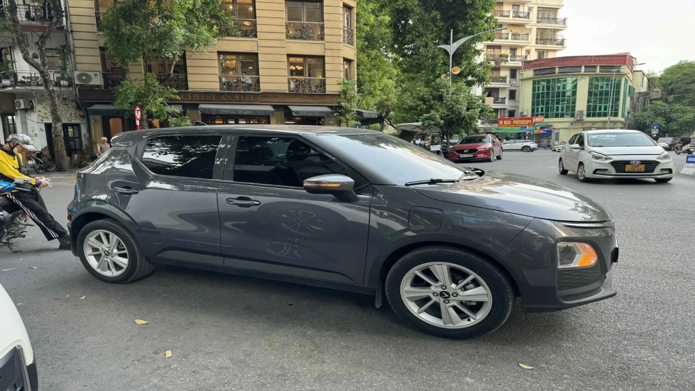 Trải nghiệm nghệ thuật tốc độ với hình nền xe vinfast nghệ thuật