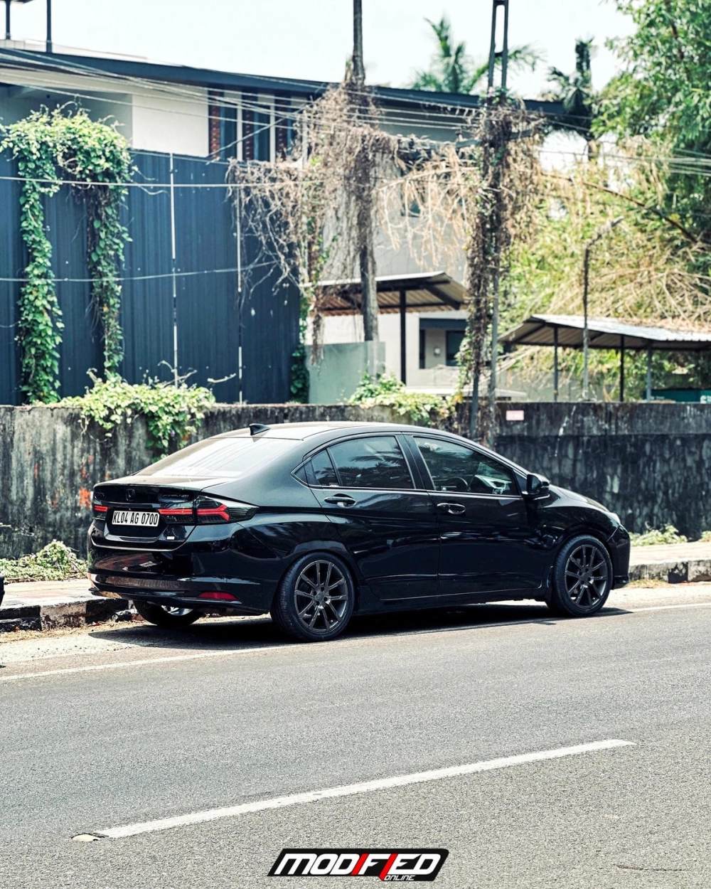 Honda City độ mâm (5) đa chấu màu xám khói phong cách thể thao