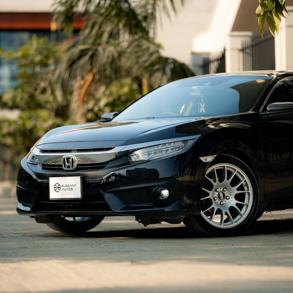 Xe Honda Civic cổ độ mâm nhỏ lốp dày phong cách đua Drag