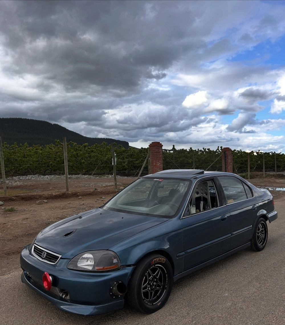 Honda Civic đen bóng độ mâm phay xước thiết kế zin thể thao