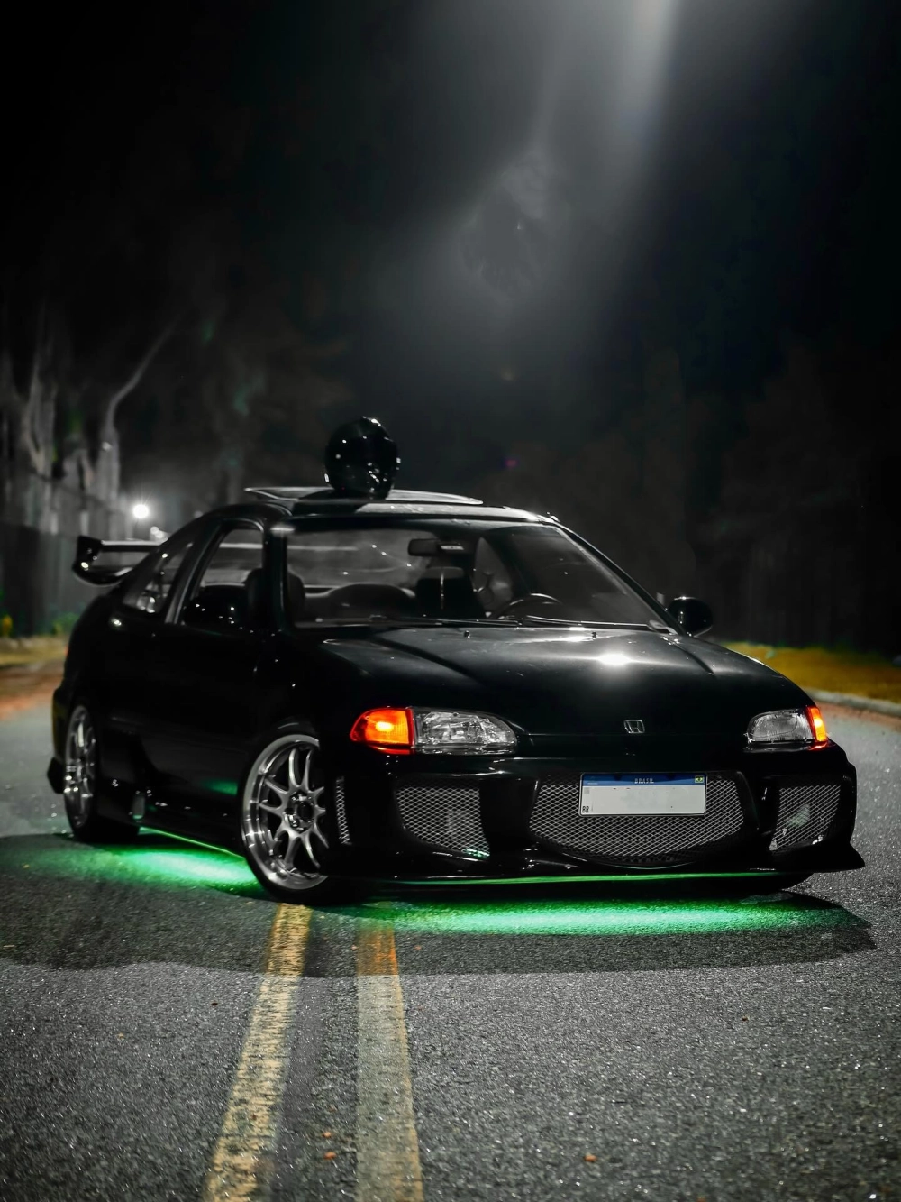 Honda Civic độ mâm bạc sáng bóng kết hợp đèn gầm xanh cực ngầu