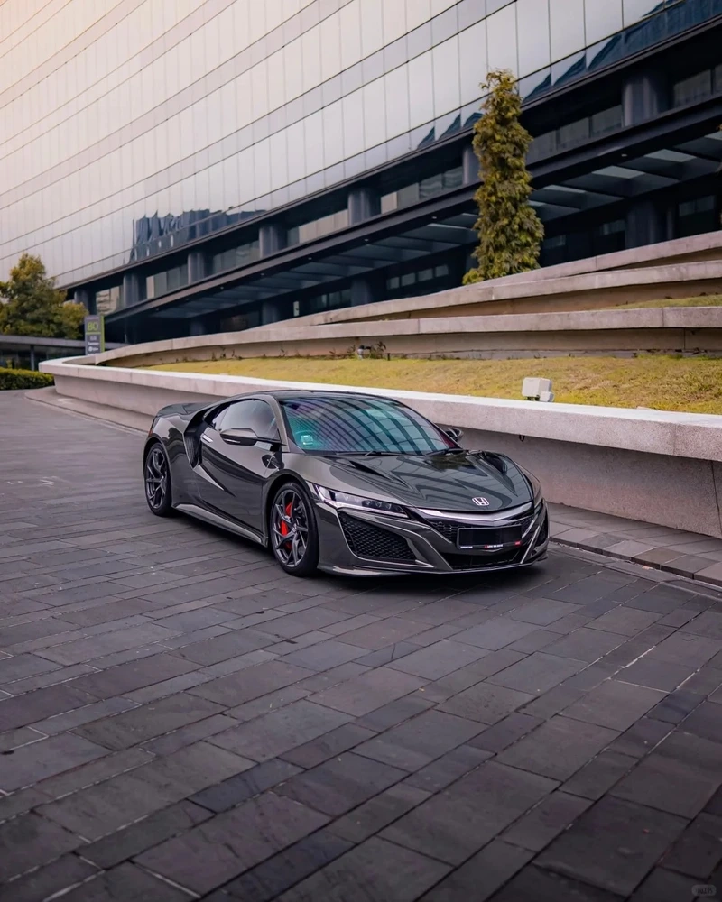 Mạnh mẽ trên mọi cung đường Honda NSX mạnh mẽ