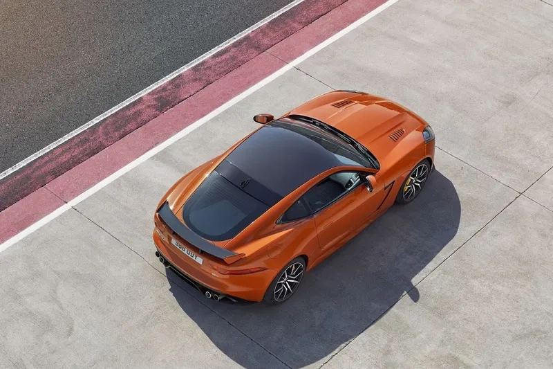 Dáng coupe thể thao xe jaguar f-type svr mạnh mẽ cuốn hút