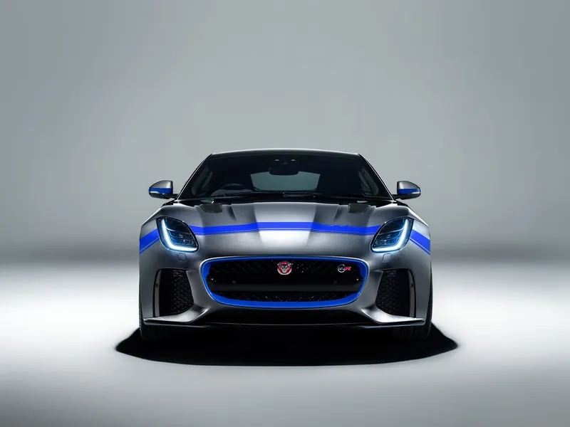 Xe jaguar f-type svr thể hiện sức mạnh vượt trội trên đường