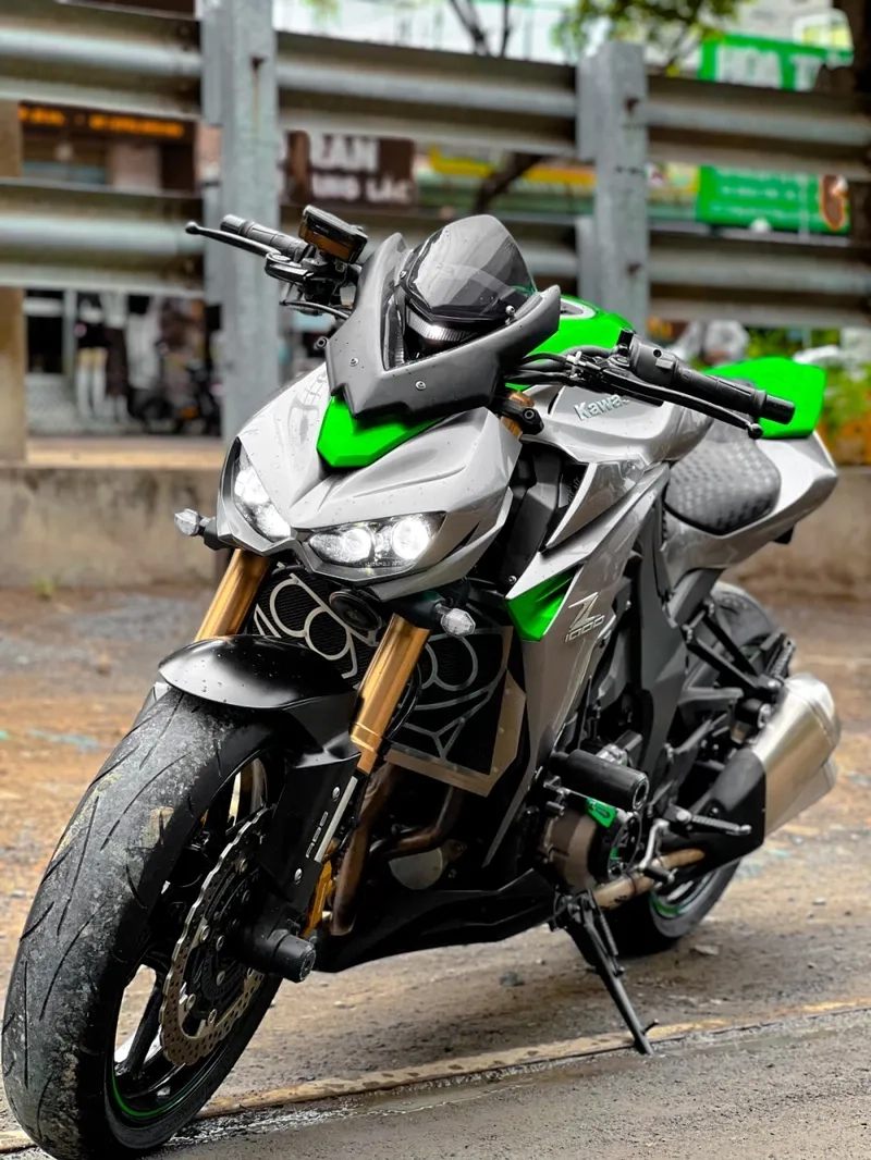 Khác biệt Kawasaki Z 1000 R Edition