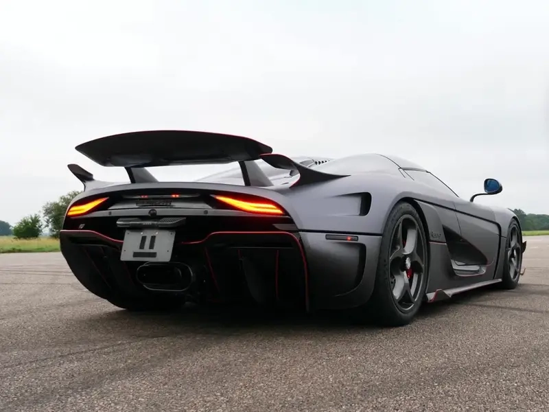 Khác lạ với ảnh Koenigsegg Jesko phong cách tương lai