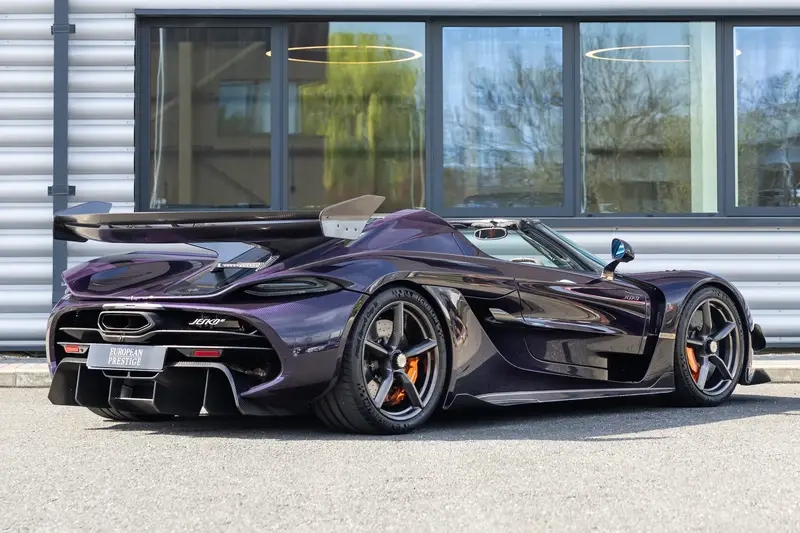 Bùng nổ trong ảnh Koenigsegg Jesko cảm hứng tốc độ