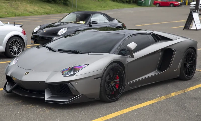 Hướng dẫn cách tải xe lamborghini cho máy tính và điện thoại