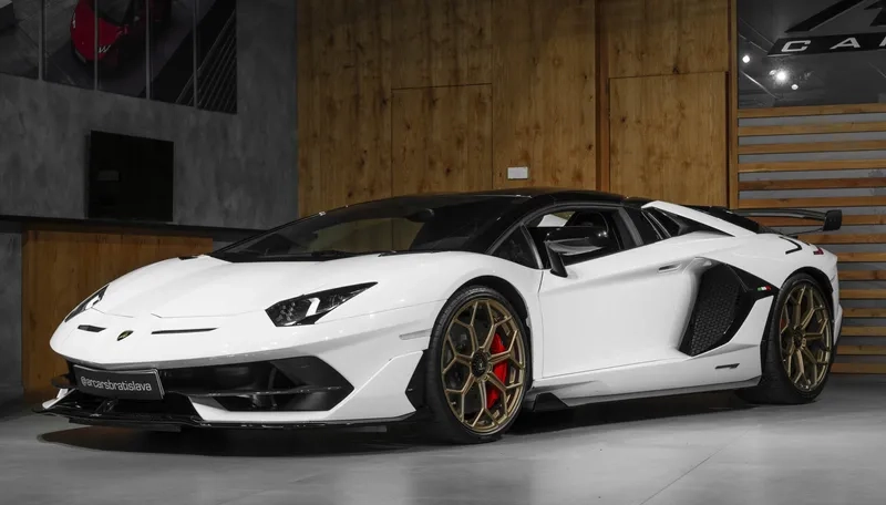 Lamborghini aventador svj với siêu xe khác tạo bộ đôi ấn tượng