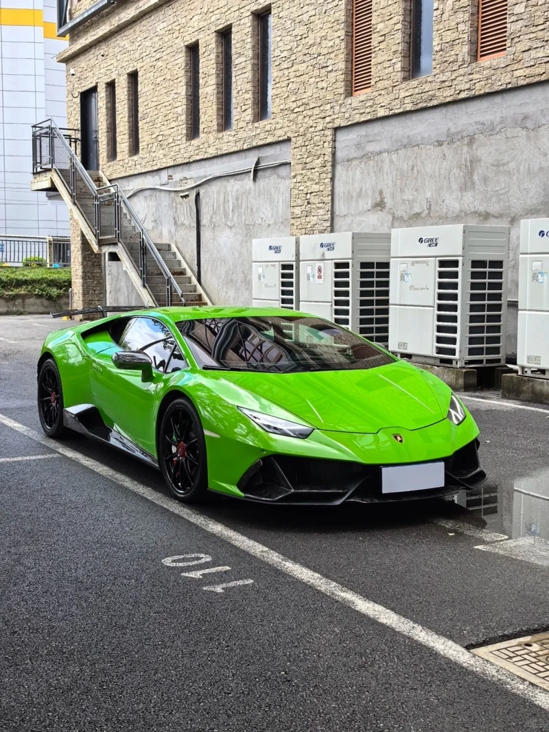 Lamborghini Huracán là xe gì?