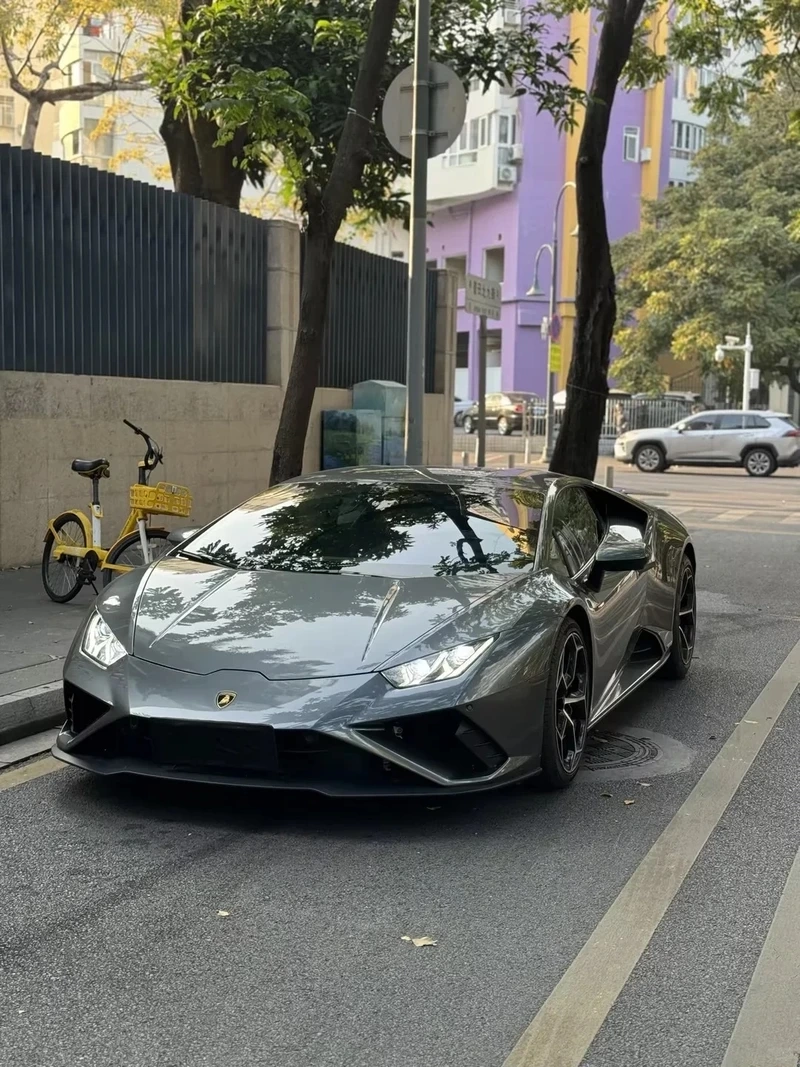 Thiết kế tinh tế vượt trội Lamborghini Huracán Tecnica