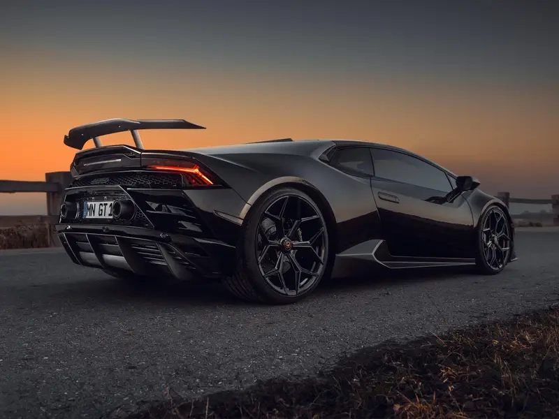 Lamborghini Huracán Evo phong cách thể thao mạnh mẽ