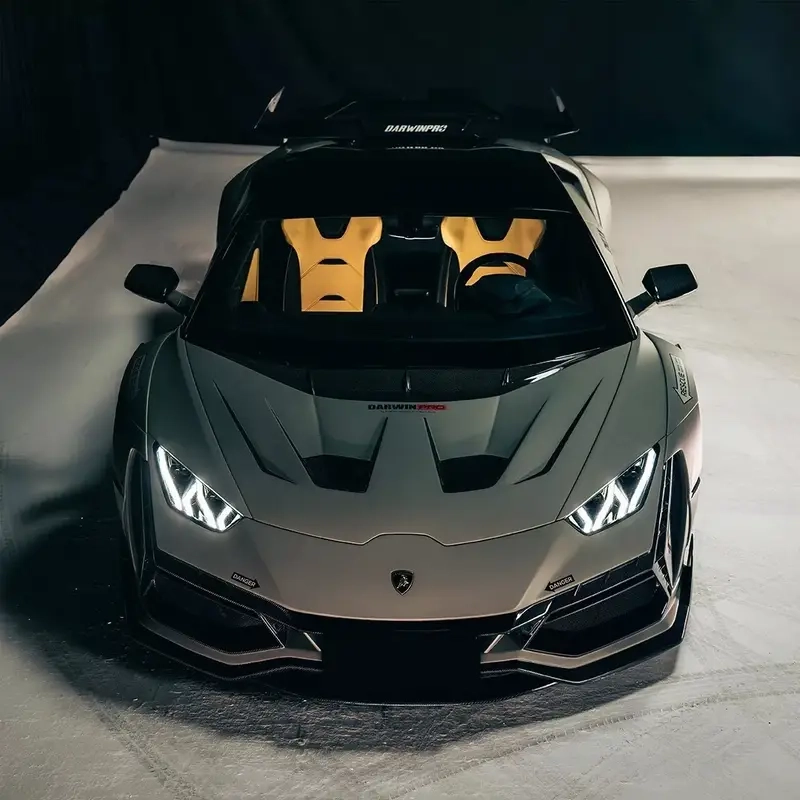 Lamborghini Huracán Evo thể hiện sức mạnh bùng nổ