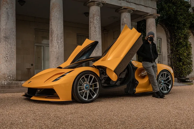 Lotus evija với phông nền lotus evija HDR ấn tượng