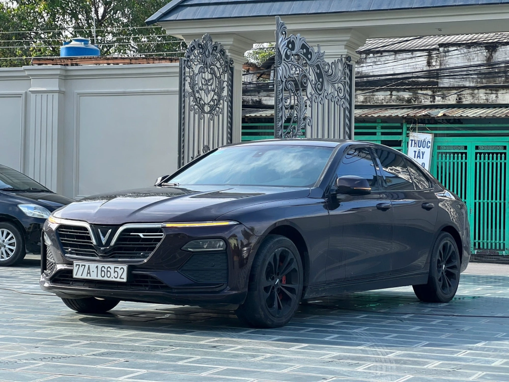 Xe VinFast Lux A độ mâm 5 chấu kép phay xước thể thao