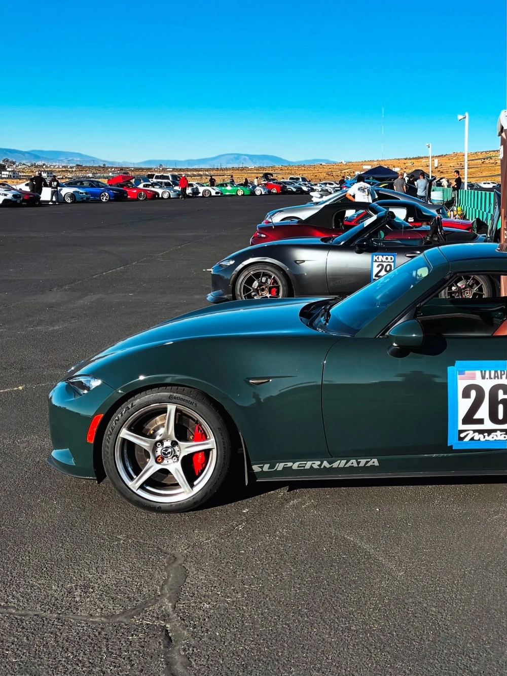 Xe BMW Touring màu trắng độ mâm 5 chấu đen thể thao mạnh mẽ