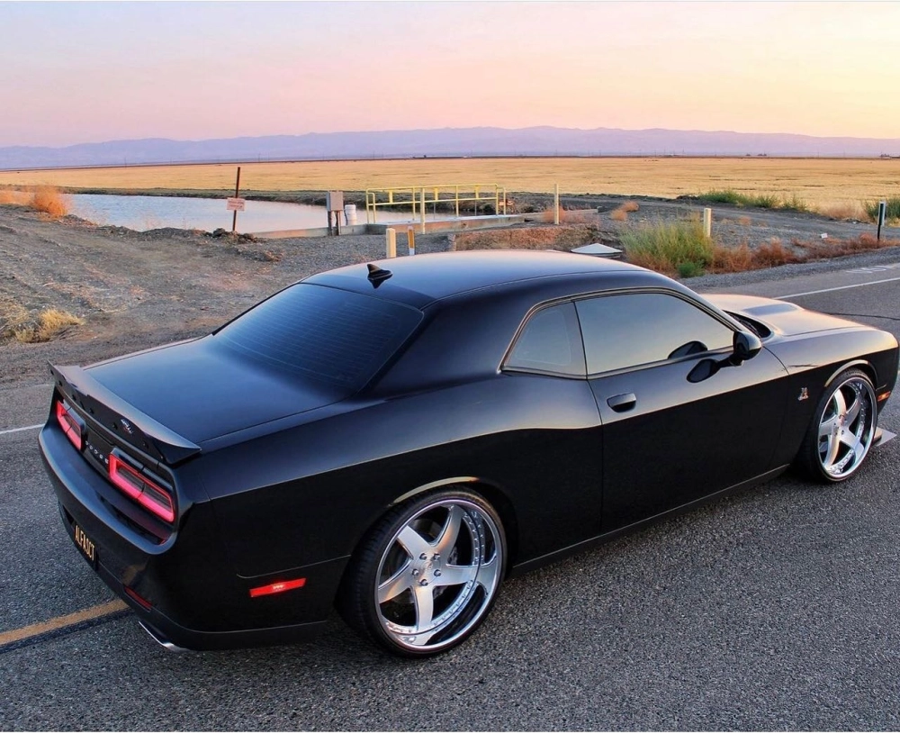 Mẫu độ mâm 5 chấu đẹp cuốn hút cho xe cơ bắp dưới hoàng hôn