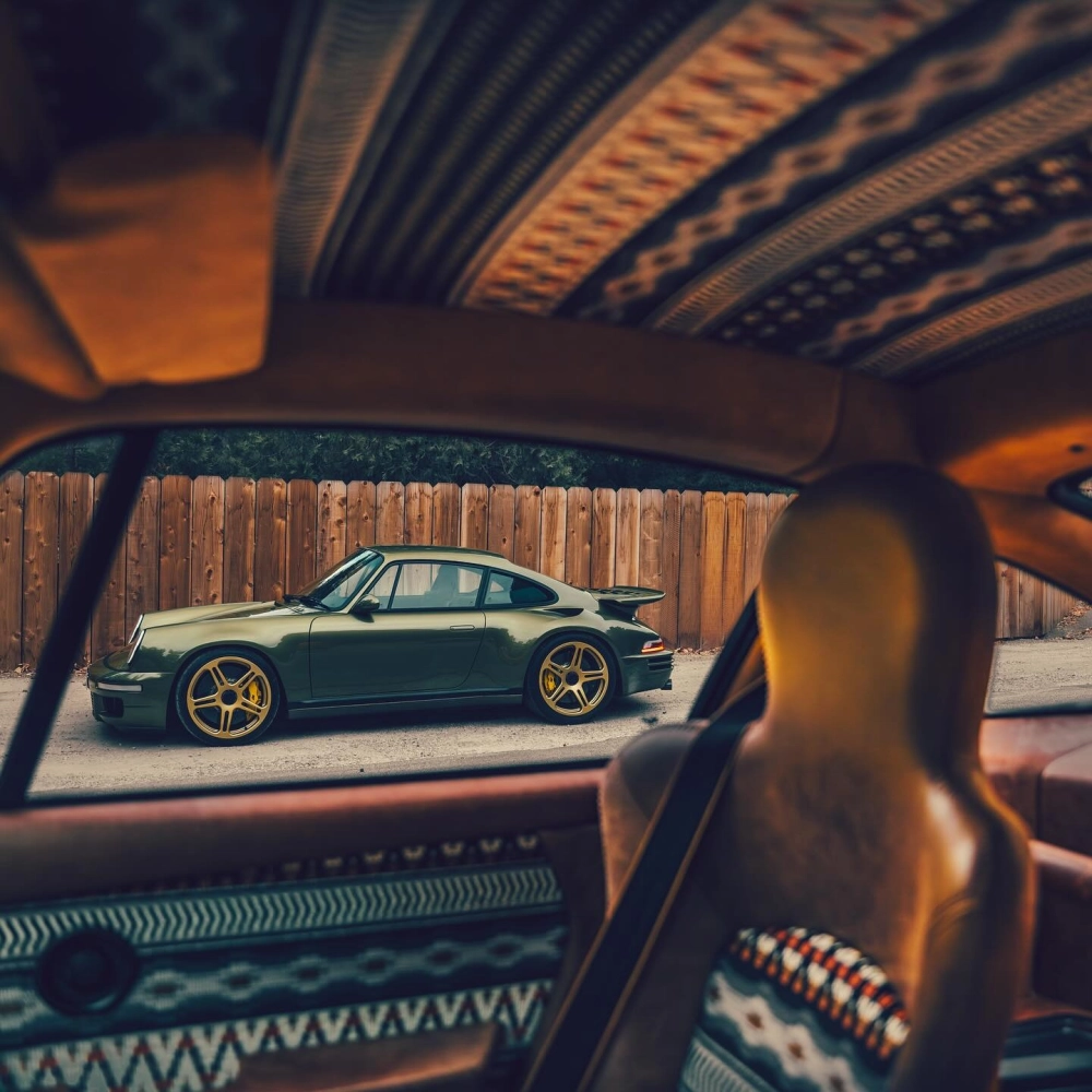 Xe Porsche cổ điển độ mâm 5 chấu vàng đầy ấn tượng