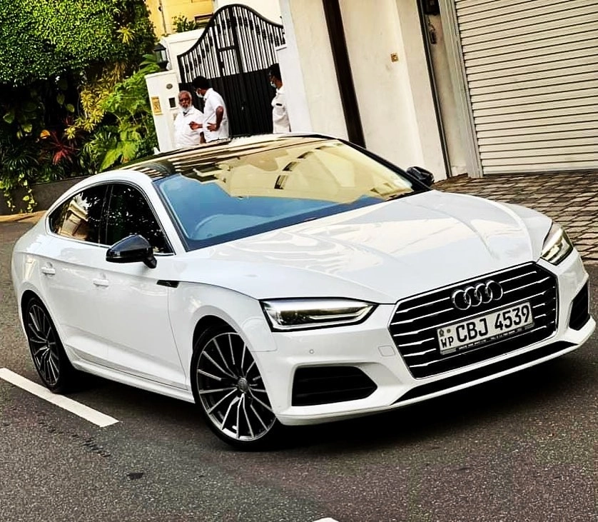 Mẫu mâm đa chấu Mercedes phay bóng phối đen thiết kế hiện đại